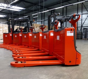 Zes Linde pallettrucks voor HST Groep