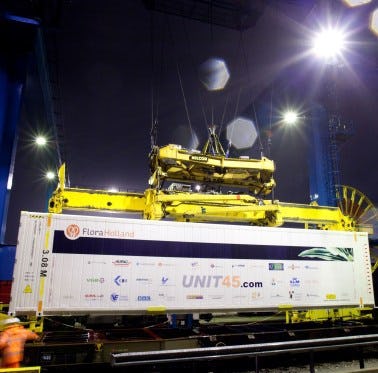 Sierteeltvervoer kan voordeliger per boot of trein