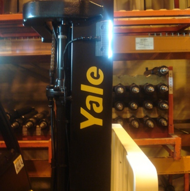 Yale voorziet heftruckmasten van LED-rijlichten