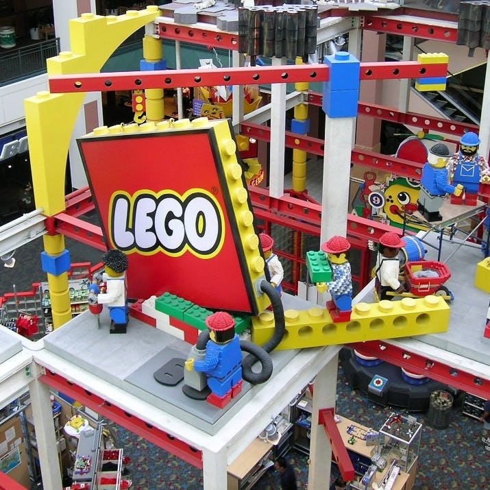 Kuehne + Nagel richt webshop en WMS in voor Lego