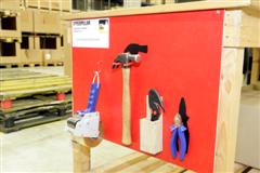 Orde en netheid werkt, blijkt bij logistiek dienstverlener Caterpillar in Breda, het Veiligste Magazijn van 2009