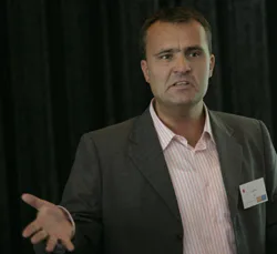 Stef de Bont leidt workshop over benchmarking