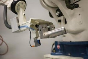 Een voorbeeld van volautomatische item picking: het picken van aluminium folie bij MSD.