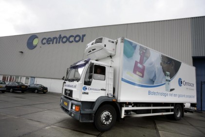 Het grondstoffenmagazijn van Centocor in Schiphol-Rijk, 12.000 vierkante meter groot.