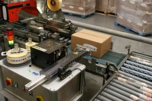 Sun Chemical labelt rechthoekige dozen met een vacuüm-slag-blaasapplicator