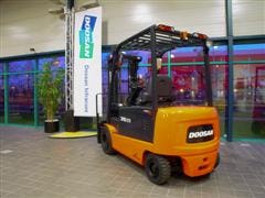 De nieuwste heftruck van Doosan in de nieuwe kleurstelling