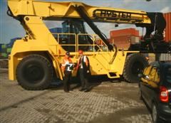 Waalhaven Groep kiest voor reachstacker van Hyster