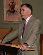 Alexander Sakkers tijdens de ondertekening van de intentieverklaring Stedelijke Distributie Groningen en Drenthe op 10 mei