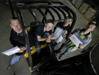 Medewerkers met verstandelijke beperking behalen heftruckcertificaat