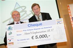 Juryvoorzitter Jos Vermunt en Henk Heusdens van winnaar Intel