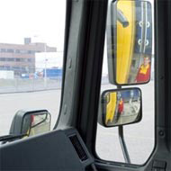 Dodehoekspiegel op vrachtauto's helpt niet