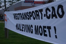De bonden kunnen hun spandoeken opbergen nu ze akkoord zijn met de nieuw cao voor het wegvervoer