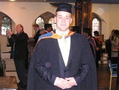 Fontys-student Ton Dirks won 250 pond met zijn scriptie over de motivatie van vrachtwagenchauffeurs