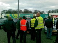 Staking dc personeel Super de Boer Beilen (foto: RTV Drenthe)