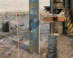 Koopman International heeft de eerste paal voor een nieuw distributiecentrum in Emmeloord geslagen.