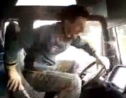 Dansende Roemeense trucker heeft spijt van gevaarlijke actie
