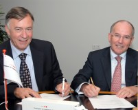 Alexander Sakkers directeur TLN (links) en KNV-voorzitter Willem Heeren.