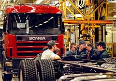 Personeel Scania repareert Senseo's