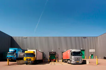 AMB verhuurt distributiecentrum op Schiphol