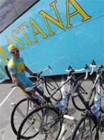 Vrachtwagen wielerploeg Astana doorzocht