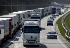 Nederlandse verladers en transporteurs ergeren zich aan de wirwar aan rijverboden en tol- en vignetsystemen in Europa.