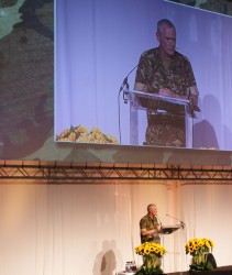 Peter van Uhm op de Logistieke Dagen in Oirschot