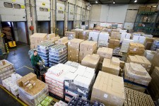 Bij de Sligro-dc's zijn deze week in totaal 6.000 pallets met artikelen voor kerstpakketten geleverd.