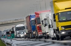 De uitstoot van broeikasgassen door Nederlandse transportbedrijven is sinds 1990 met bijna 80 procent gestegen
