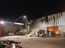 Grote brand bij transportbedrijf uit Ede, foto: Arjen van den Berg