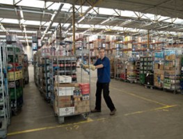 AZ helpt jongeren aan logistieke baan