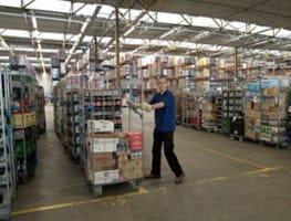 AZ helpt jongeren aan logistieke baan