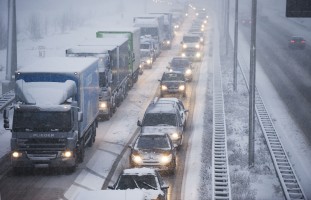 Veel trucks in de problemen door sneeuw