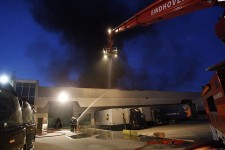 Een grote brand eind juli bracht grote schade toe aan het distributiecentrum van UPS in Best. Foto: Niels van Rooij