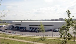 Philips is voornemens om de distributieactiviteiten in Drachten te concentreren in het dc op Flight Forum bij Eindhoven.