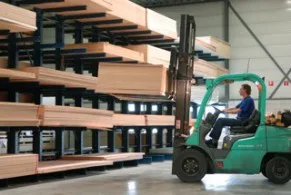 Multiplaat nieuwe heftruck