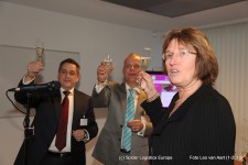 Voormalig wethouder van Breda Els Aarts-Engbers opende vrijdag het nieuwe Europese hoofdkantoor van Spider Logistics Europe in Oirschot bij Breda