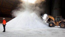 Er dreigt wederom een groot gebrek aan strooizout als gevolg van het winterse weer van afgelopen week.