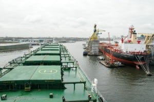 Overslag Amsterdamse haven daalt flink, containeroverslag stijgt fors
