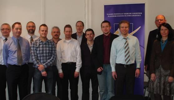 Vlnr: R. Liekens (Cat Logistics), J. Cauwelier (Cat Logistics), D. De Vylder (VIL), K. Leysen (Scania Parts Logistics), L. Croes (Toyota Parts Centre Europe), L. Sys (VIL), E. Teerlynck (Vika), D. Van