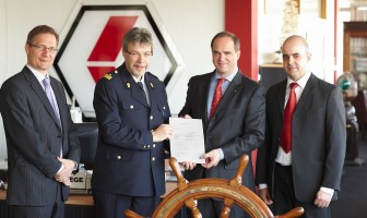 V.l.n.r: Jan Franck (CFO Fiege Northwest Europe), Michael Van Giel (Regional Director Douane & Accijnzen Antwerpen), Bart Loos (General Manager Fiege Antwerpen), Nourdyn El Moussati (Logistics Enginee