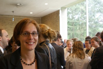 Lenny Visser gepromoveerd op drempels in logistieke samenwerking