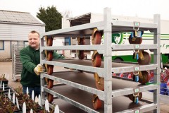 Het VIL wil onderzoeken of het mogelijk is om logistieke dragers door de hele logistieke keten op te volgen en te beheren middels onder andere RFID.