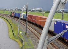 Een voorgenomen derde spoorbaan voor de Betuweroute van Emmerich naar Oberhausen is pas klaar in 2017