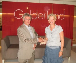 Directeur Martin Kolck van Imtech ICT en directeur Tecla Temmink van Gelderland Groep