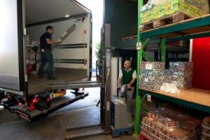 Tientallen bedrijven zeggen logistieke hulp voedselbank toe