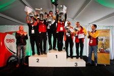 De winnaars van de driverschallenge op: 1. judith damen (dhl) en pieter gompel (tnt), 2 edwin vette marcel meerendonk 3. ruud beijer jeroen brouwer (tnt)