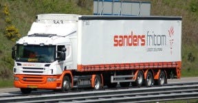 Sanders Logistics moet miljoenen aanstekers verwijderen uit het dc in Uden omdat het bedrijf niet voldoet aan de bouw- en milieuvergunning