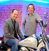 ID&T is de verrassende winnaar van de Nederlandse Logistiek Prijs 2010. Marcel Elbertse (links) en Ed Overvest van ID&T