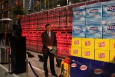 Met het laden van de eerste vrachtauto heeft Jérôme Verhagen, directeur NV Industriebank LIOF, afgelopen donderdag symbolisch de eerste winkel bevoorraad vanuit het nieuwe distributiecentrum van Lidl 