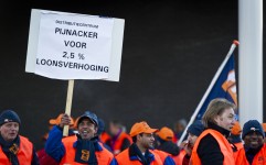 De onderhandelingen voor een nieuwe cao voor het dc-personeel van Albert Heijn zitten muurvast